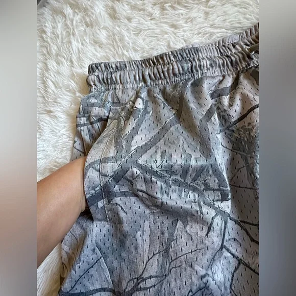 YoungLA Reversible Shorts Men’s XL x 6.5” Tree Camo Mesh Active Gym Athletic - Picture 6 of 14